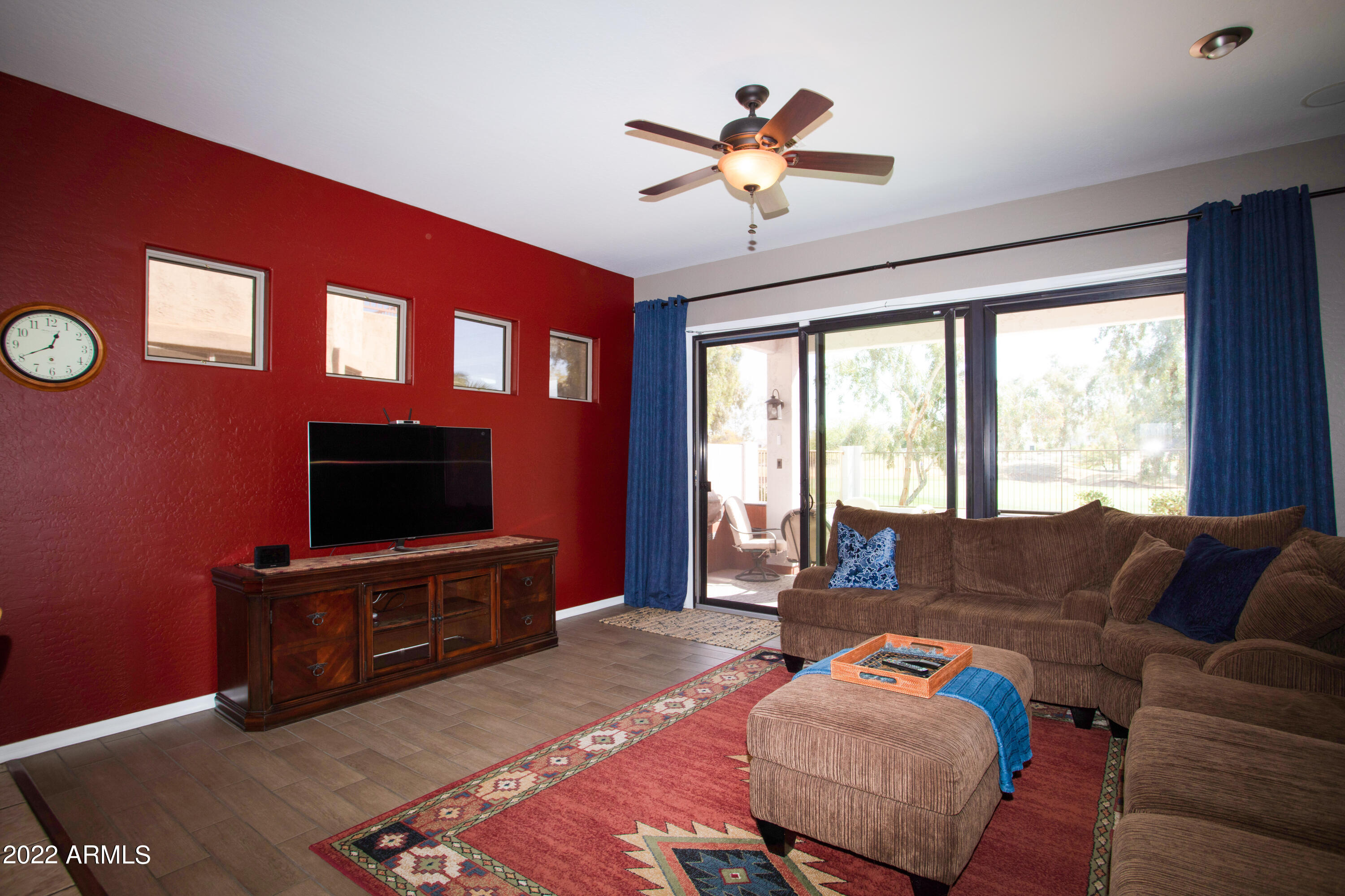 2441 East Darrel Road Phoenix, AZ 85042 - Photo 14 of 43 15 Family Room