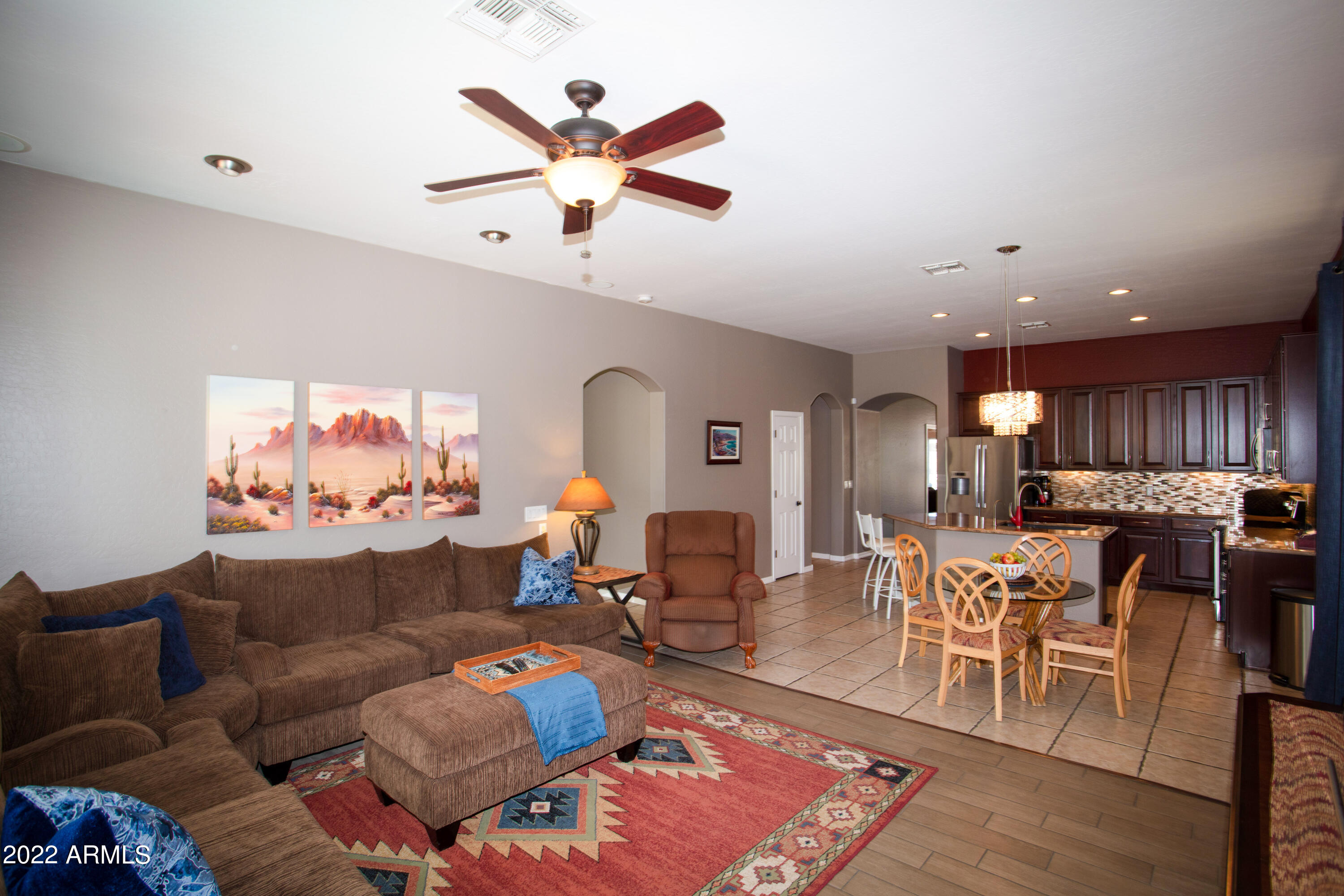 2441 East Darrel Road Phoenix, AZ 85042 - Photo 16 of 43 17 Family Room