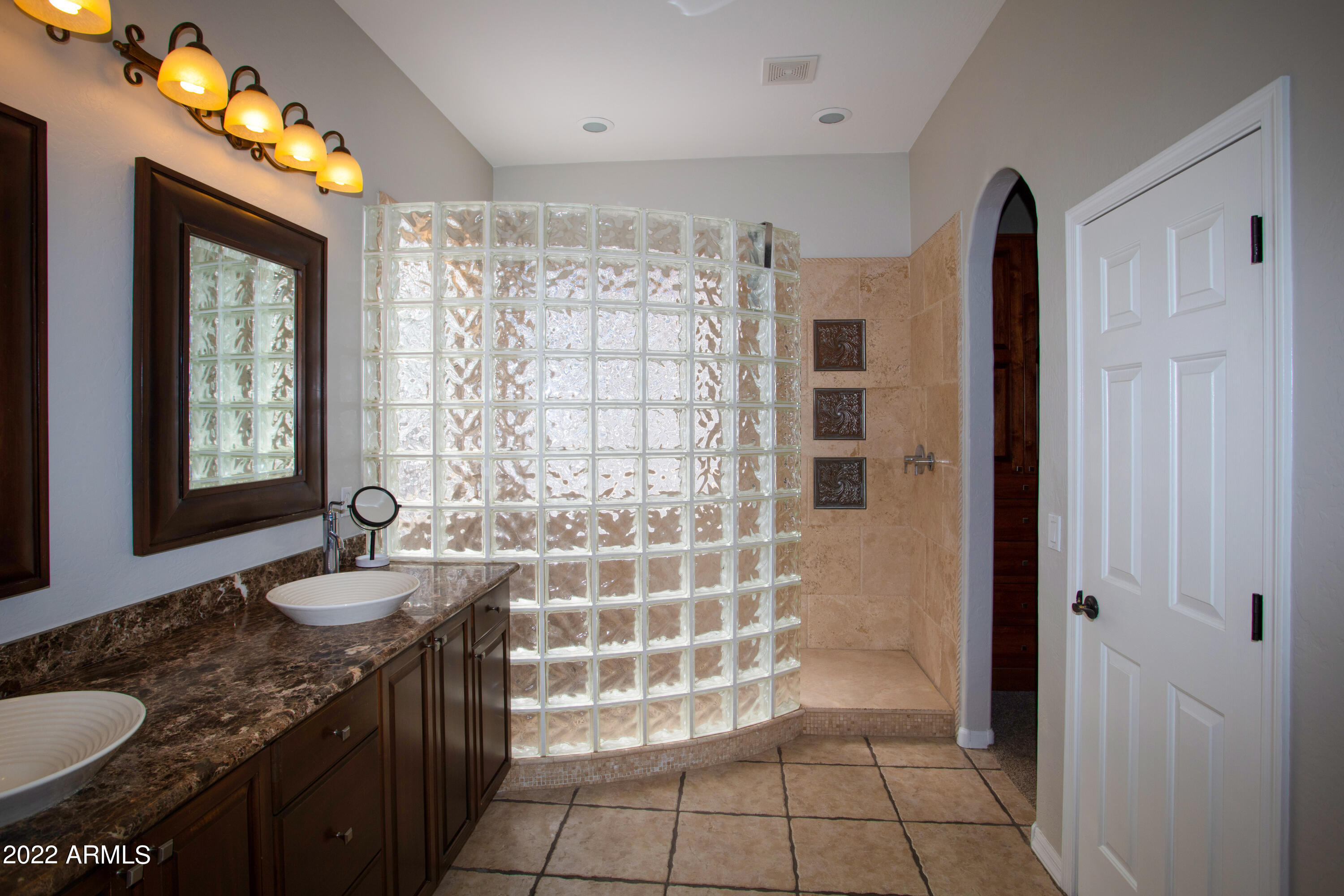 2441 East Darrel Road Phoenix, AZ 85042 - Photo 22 of 43 23 Master Bathroom