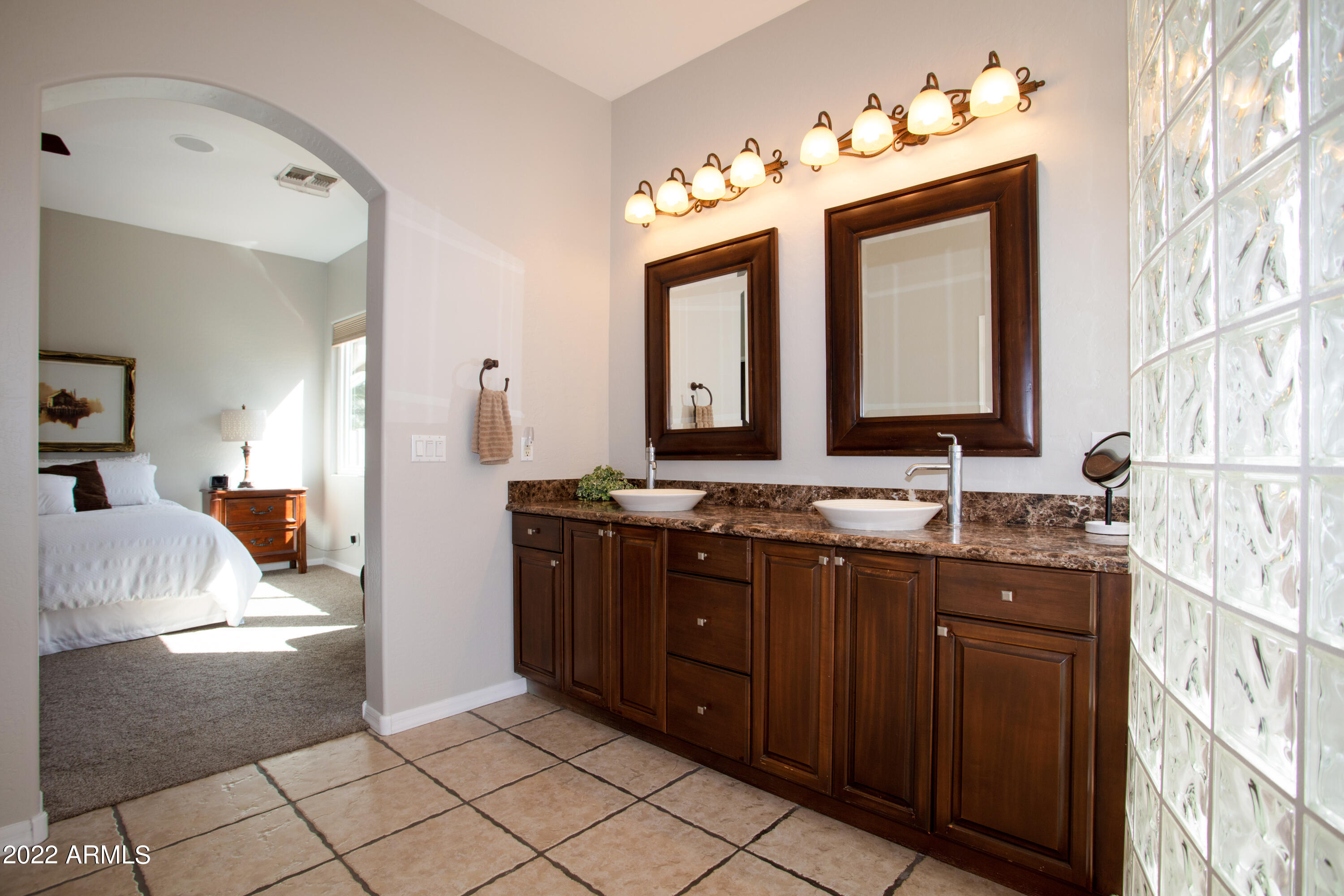 2441 East Darrel Road Phoenix, AZ 85042 - Photo 24 of 43 25 Master Bathroom
