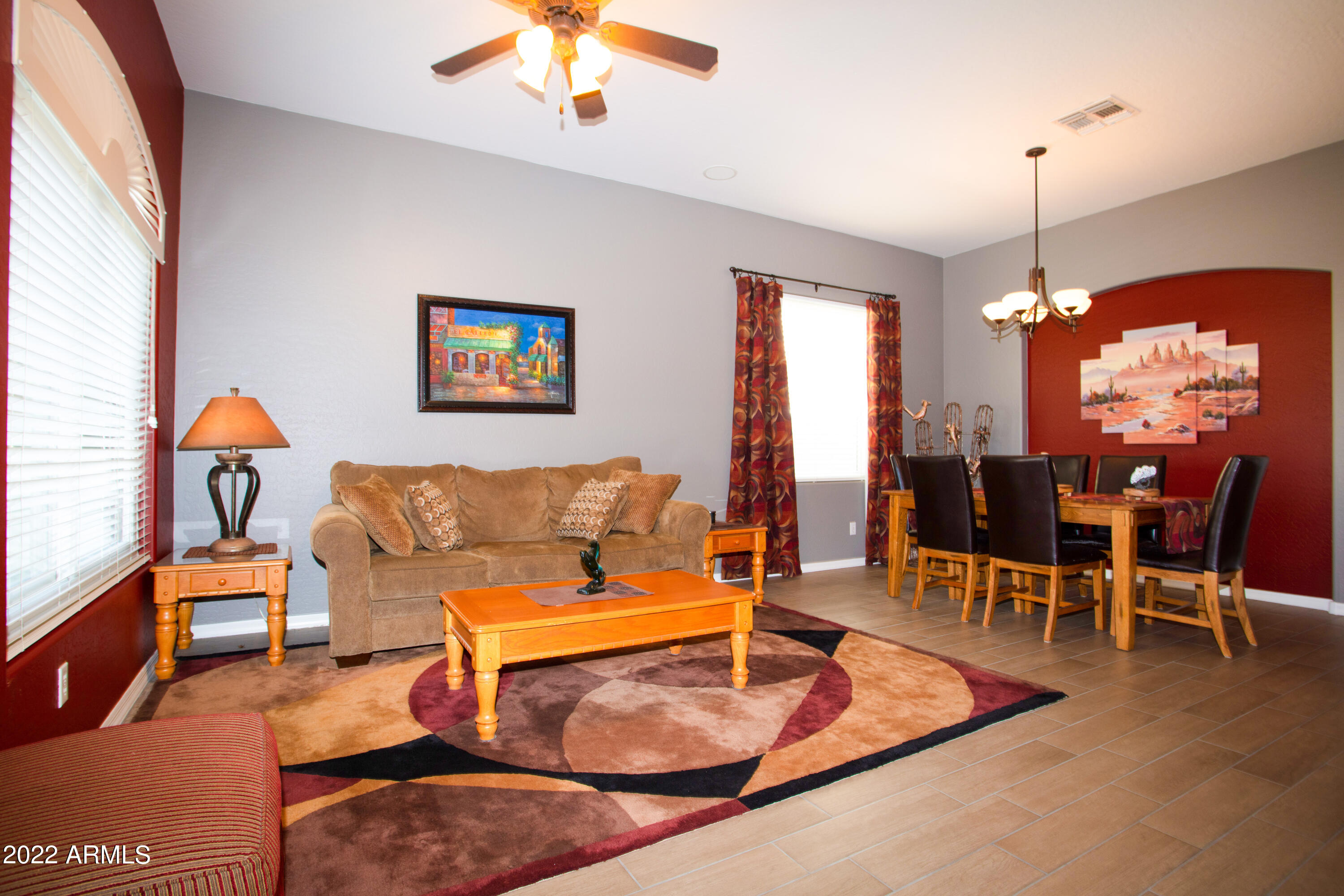 2441 East Darrel Road Phoenix, AZ 85042 - Photo 5 of 43 05 Living Room