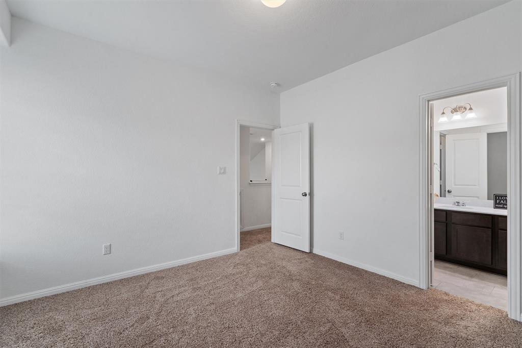 236 Prato Place Georgetown, TX 78628 - Photo 32 of 40 A spacious, naturally illuminated room featuring plush carpeting and convenient access to a modern bathroom.