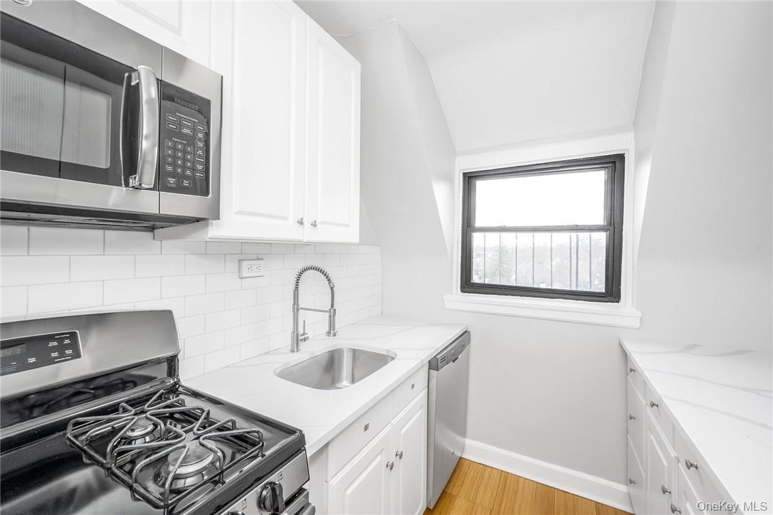 64 Kensington Road, Unit 3B Bronxville, NY 10708 - Photo 3 of 18 Kitchen