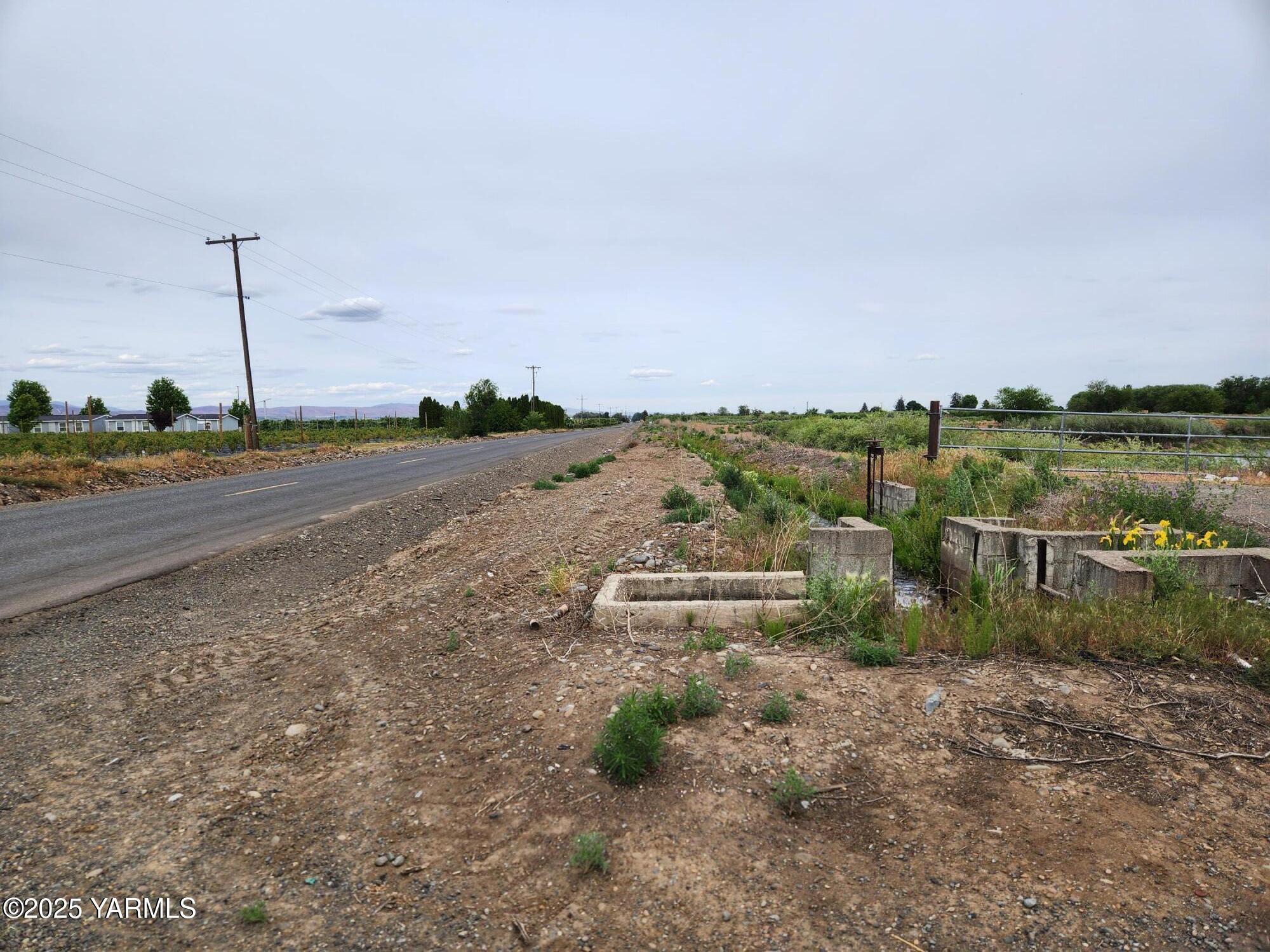 Nka Progressive Road Wapato, WA 98951 - Photo 5 of 6 a view of a terrace