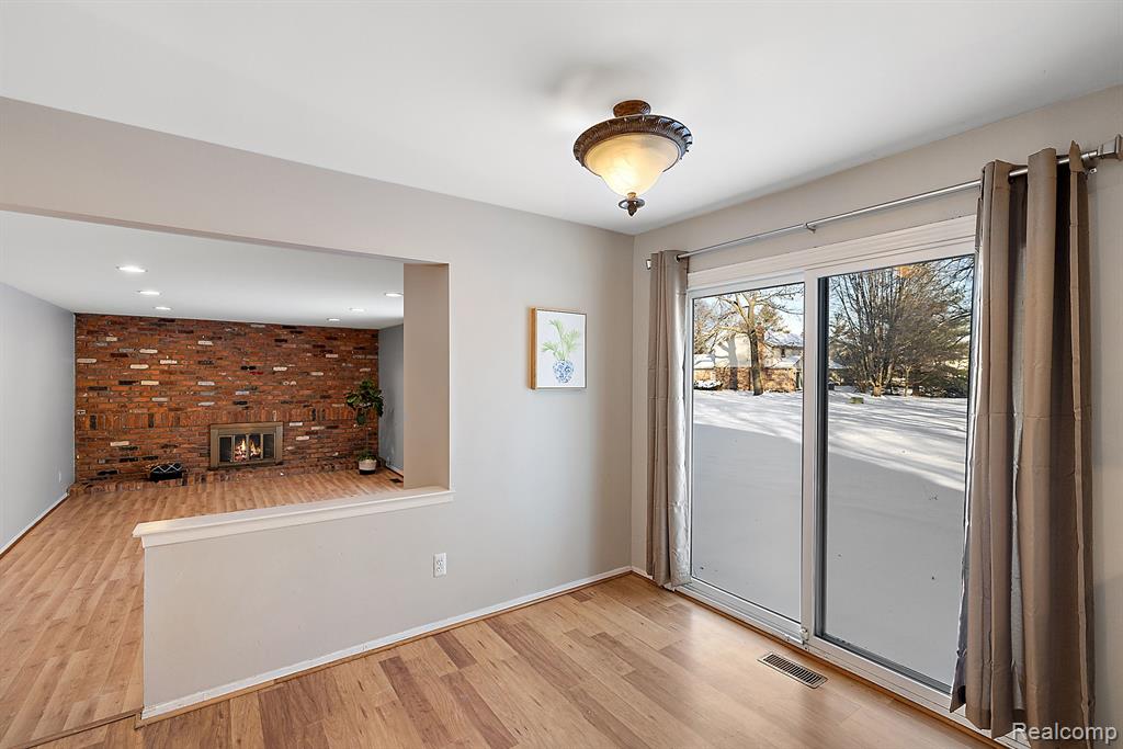 28696 Roxbury Street Farmington Hills, MI 48331 - Photo 19 of 55