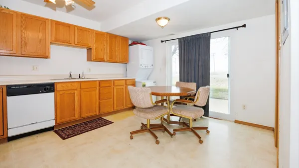 $134,000 | 23 Fetzer Court, Unit 2, Bloomington, IL 61704