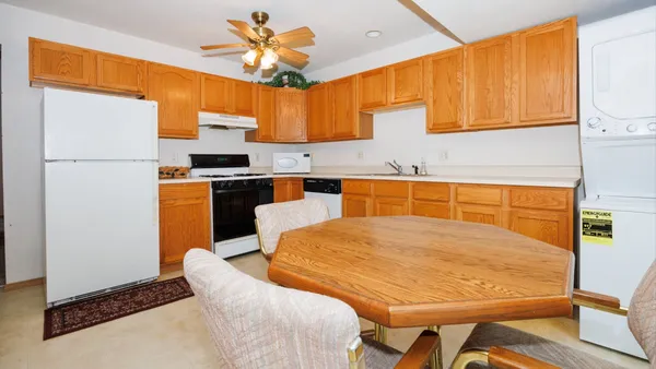 $134,000 | 23 Fetzer Court, Unit 2, Bloomington, IL 61704