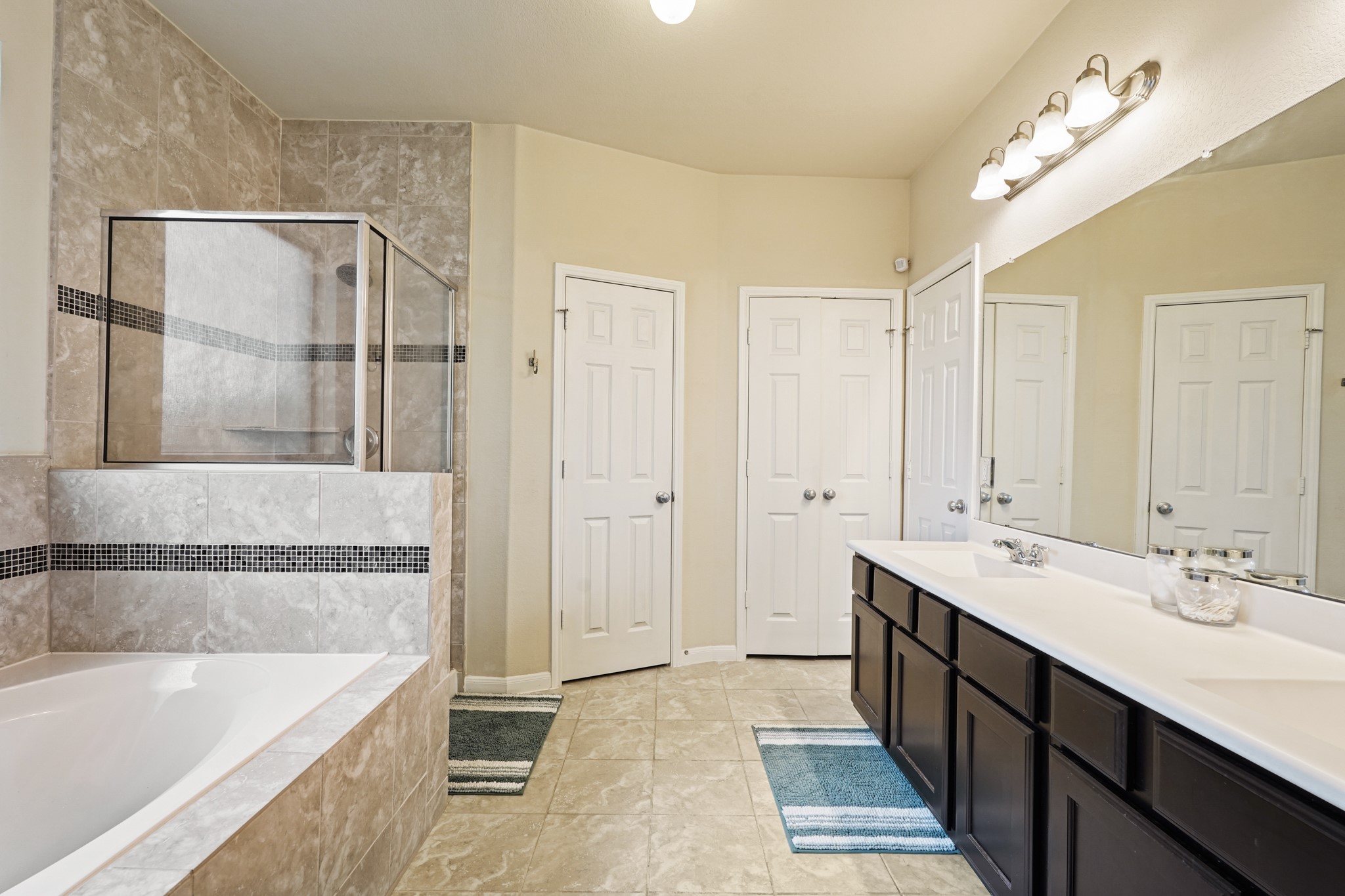 2027 Wembley Way Rosenberg, TX 77471 - Photo 19 of 28 a bathroom with a tub sink and mirror