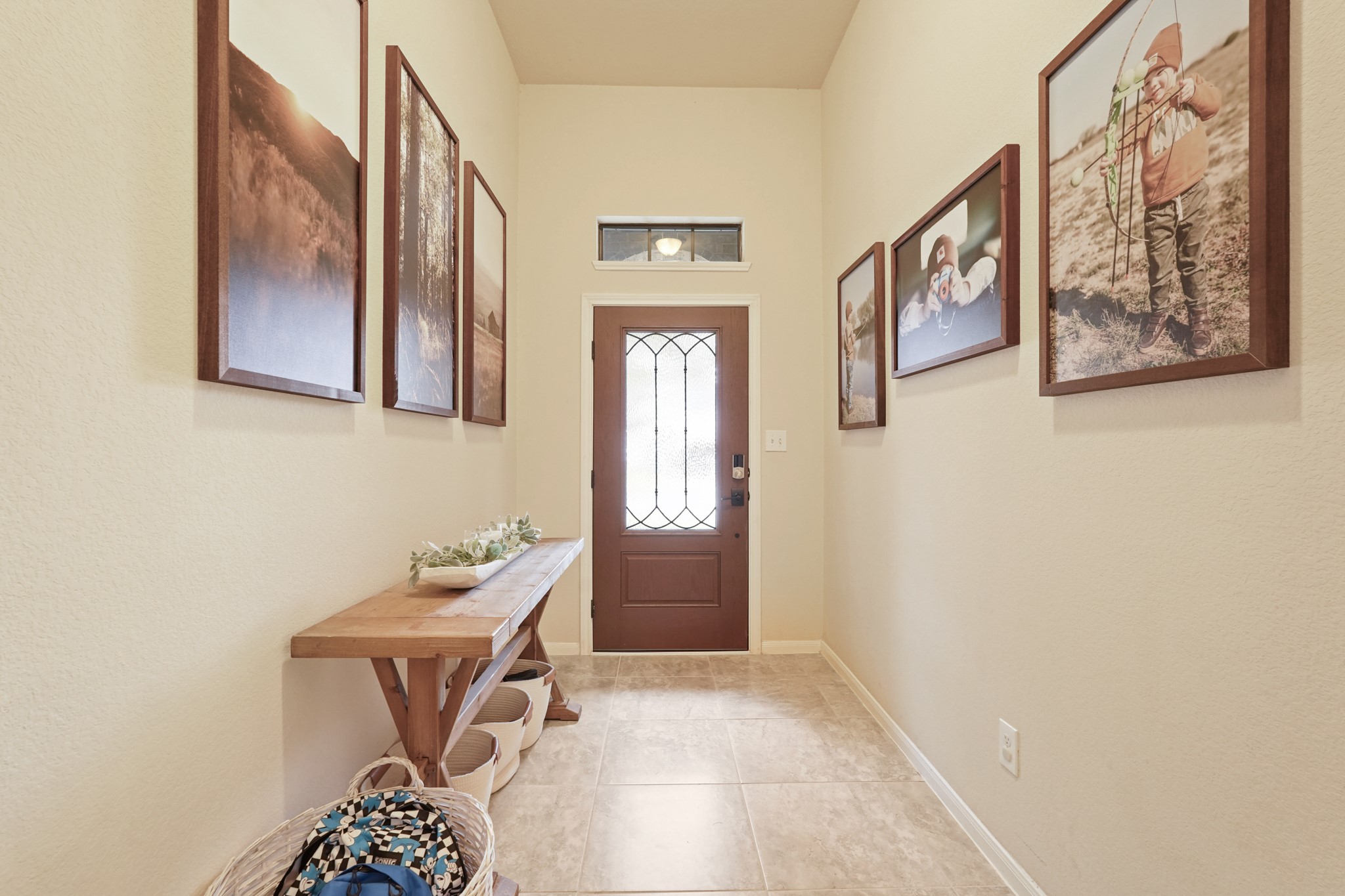 2027 Wembley Way Rosenberg, TX 77471 - Photo 4 of 28 a view of a hallway with seating area
