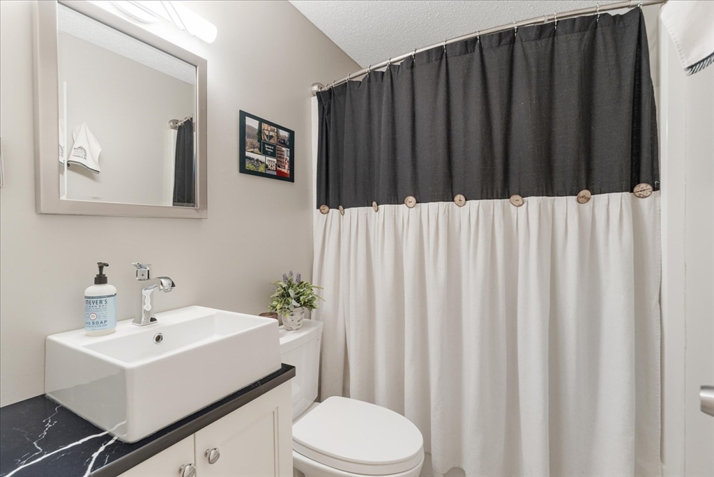 138 Benjamin Road Shirley, MA 01464 - Photo 22 of 41