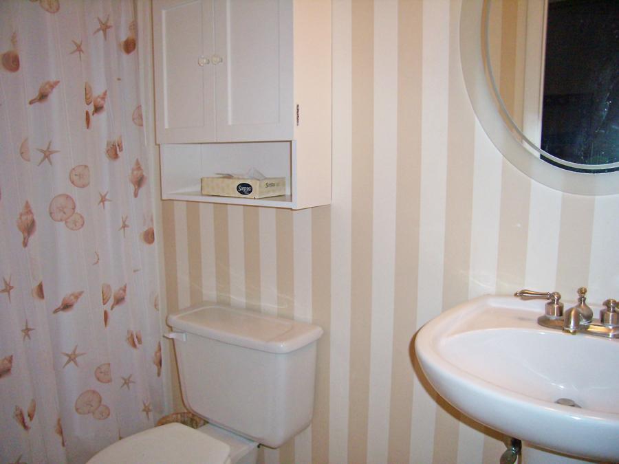 13 Dolphin Road Key Largo, FL 33037 - Photo 12 of 20 Bathroom