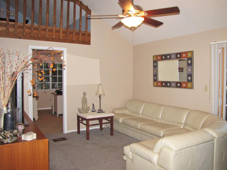 13 Dolphin Road Key Largo, FL 33037 - Photo 2 of 20 Living Room