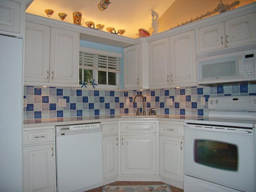 13 Dolphin Road Key Largo, FL 33037 - Photo 6 of 20 Another View of Kitchen
