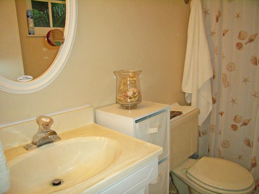 13 Dolphin Road Key Largo, FL 33037 - Photo 9 of 20 Master Bathroom