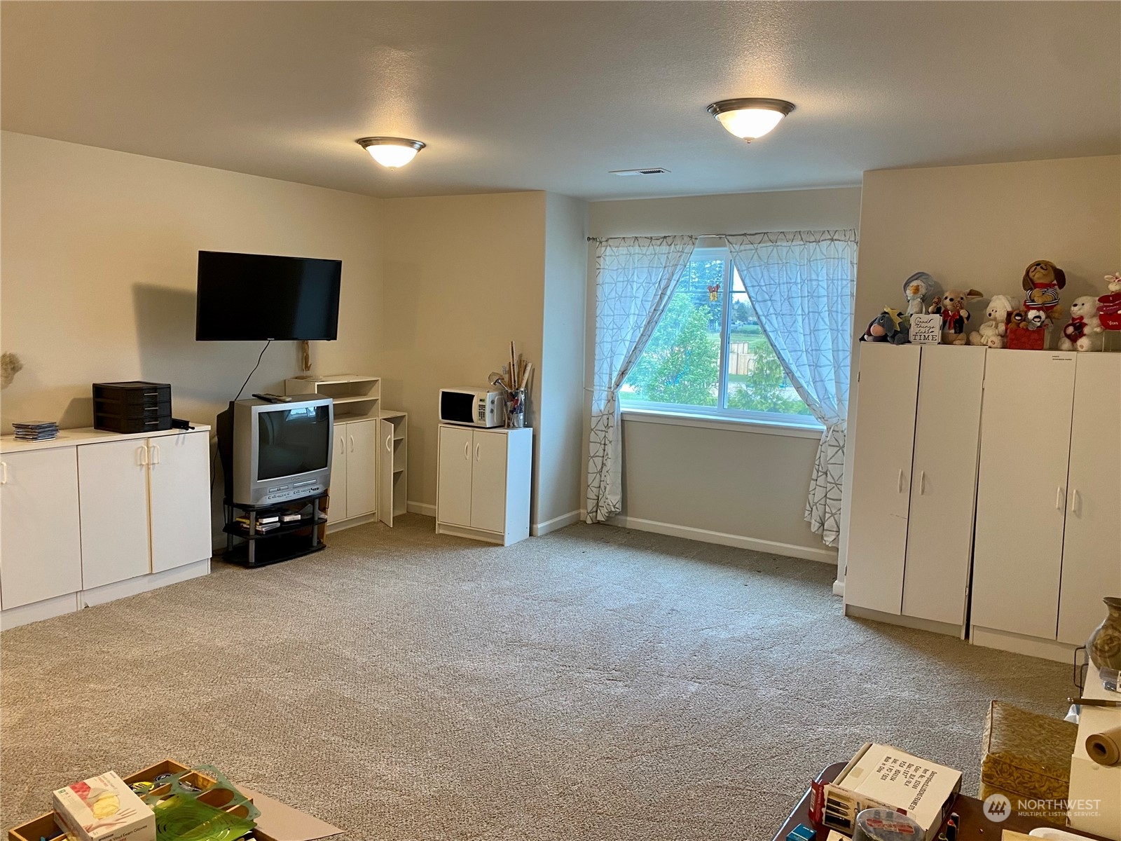 802 Mandee Street Southeast Lacey, WA 98513 - Photo 21 of 28 a living room with furniture and a flat screen tv
