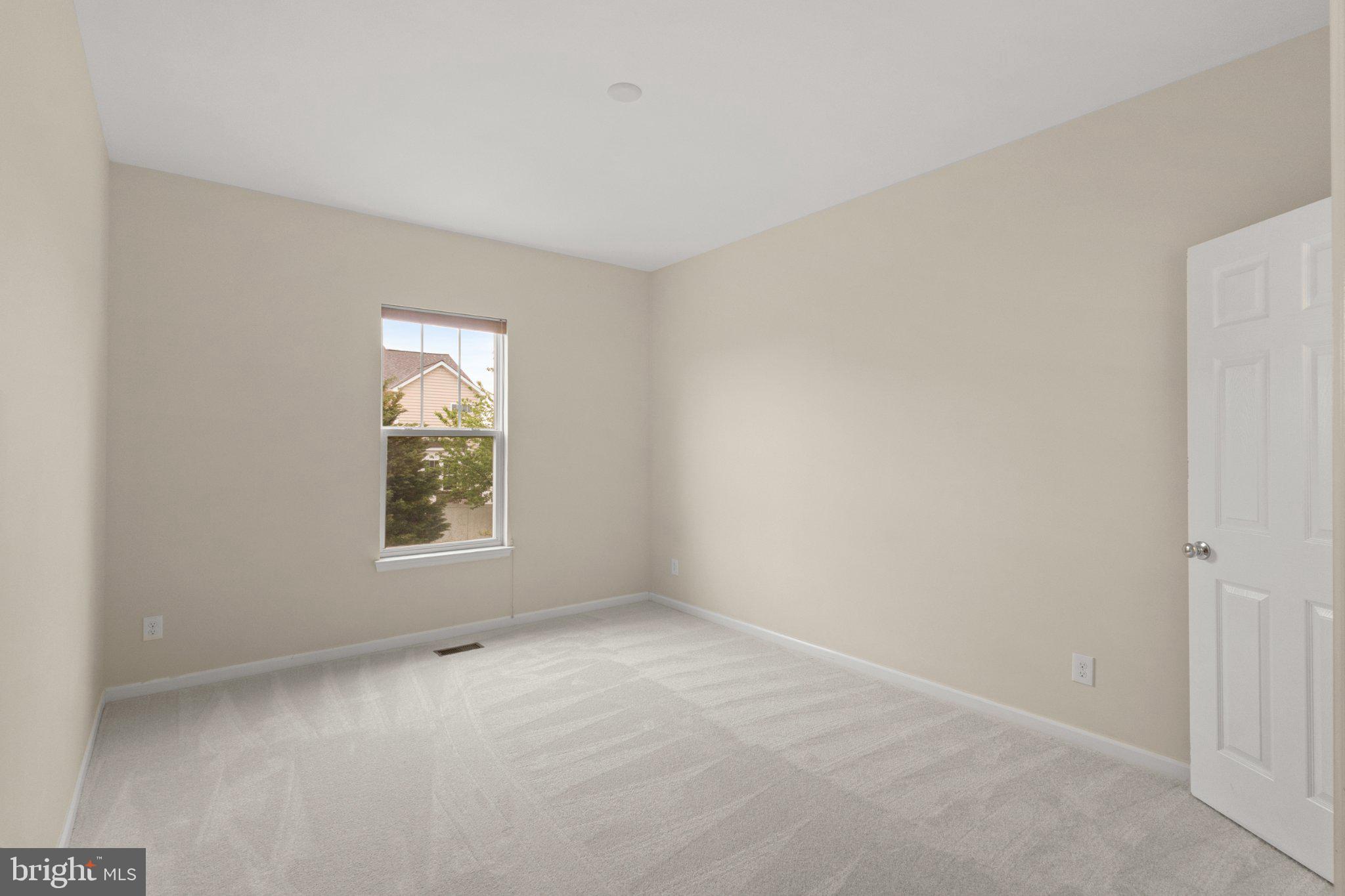 23542 Christina Ridge Square Ashburn, VA 20148 - Photo 31 of 41 Bright and airy blank canvas room.