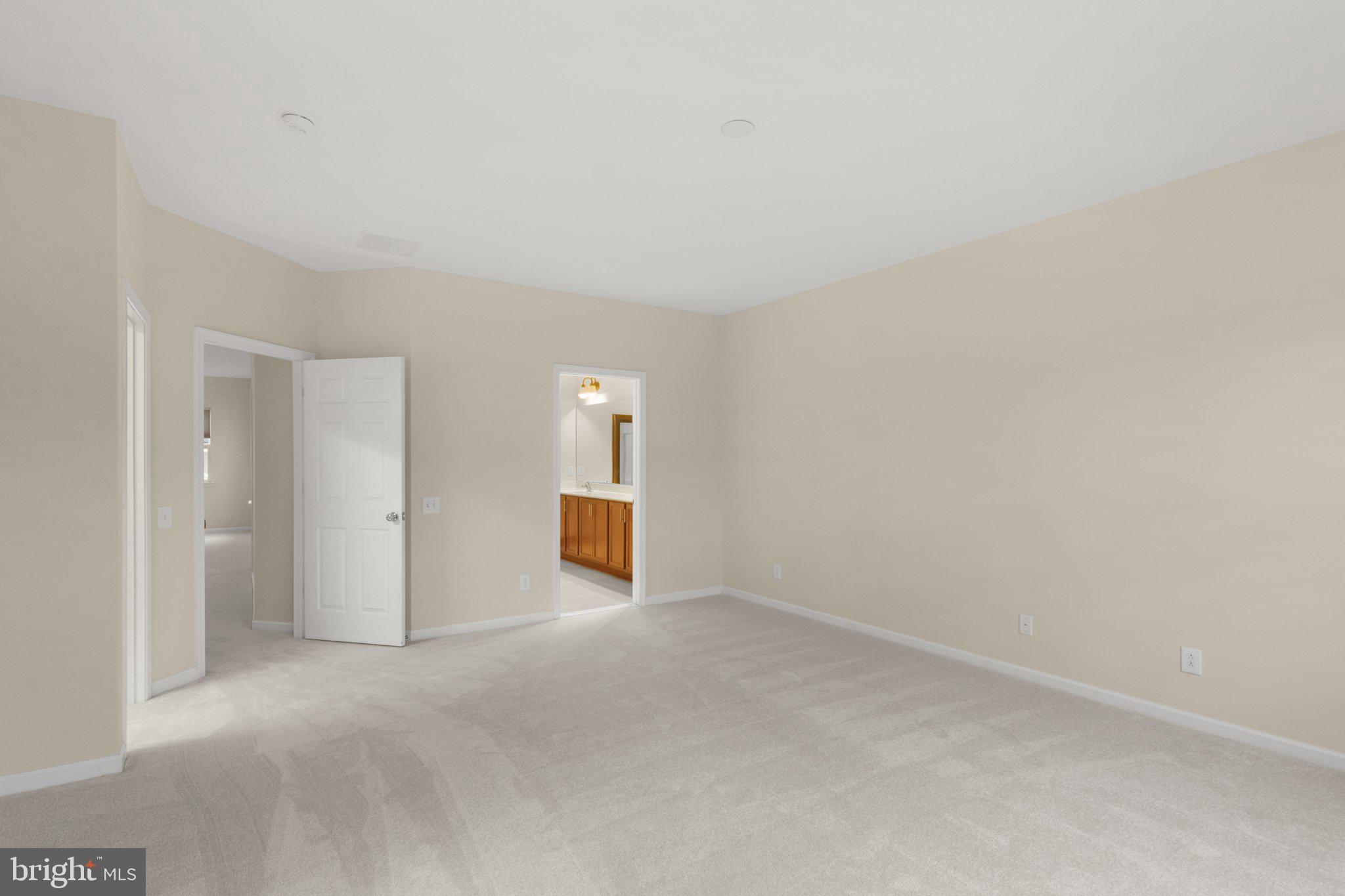 23542 Christina Ridge Square Ashburn, VA 20148 - Photo 36 of 41 Spacious, light-filled room awaits you.