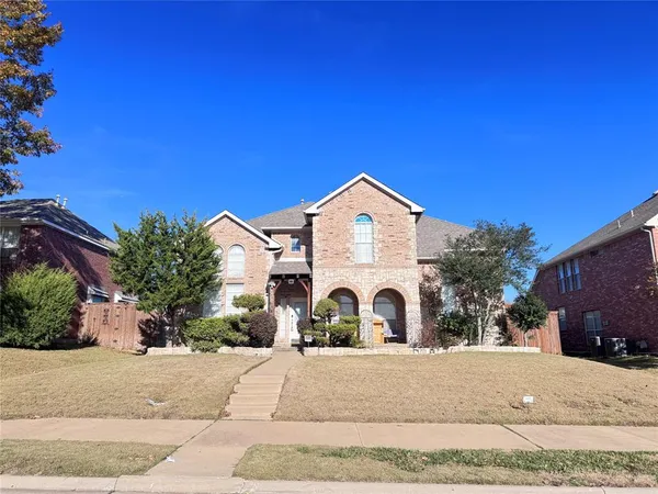 a view of a house with a yard and garage