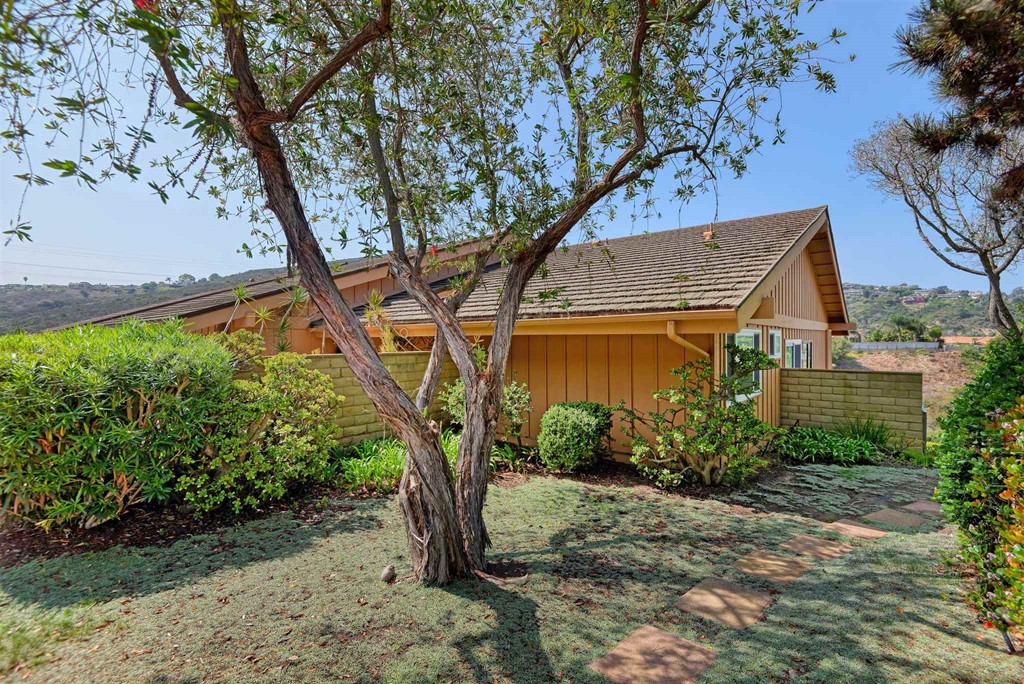 7658 Caminito Coromandel La Jolla, CA 92037 - Photo 22 of 25