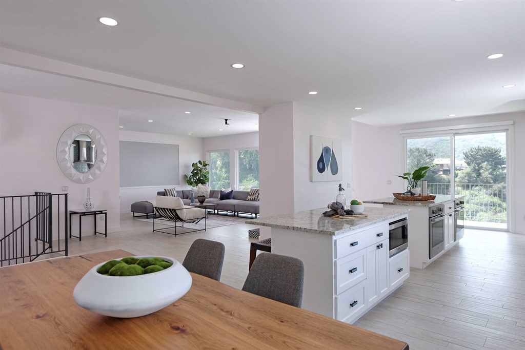 7658 Caminito Coromandel La Jolla, CA 92037 - Photo 5 of 25