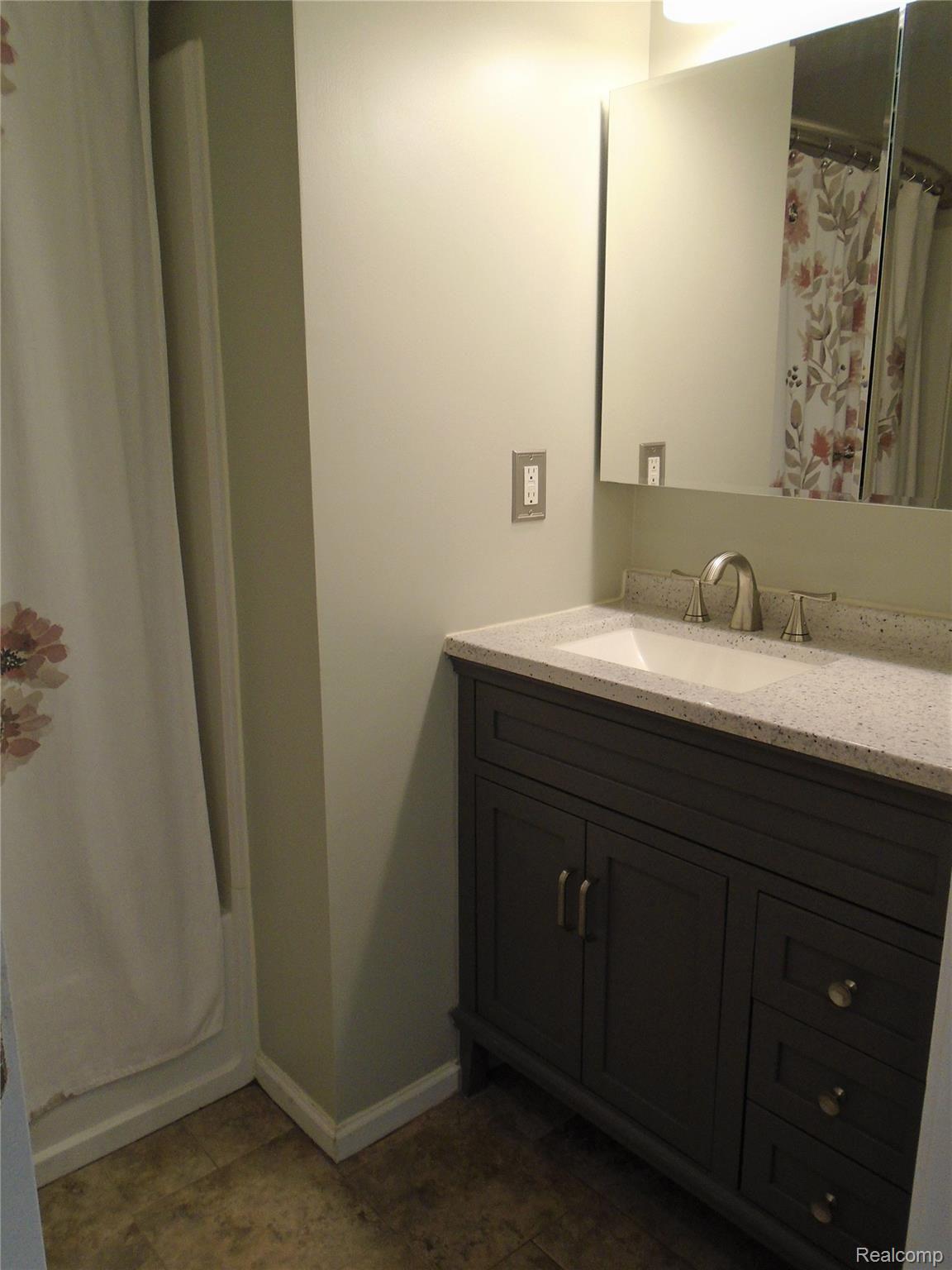 16866 Farmington Road, Unit 63 Livonia, MI 48154 - Photo 22 of 43 DSC00857.JPG