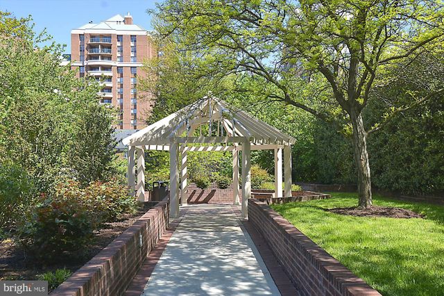 $392,000 | 7500 Woodmont Avenue, Unit S520, Bethesda, MD 20814