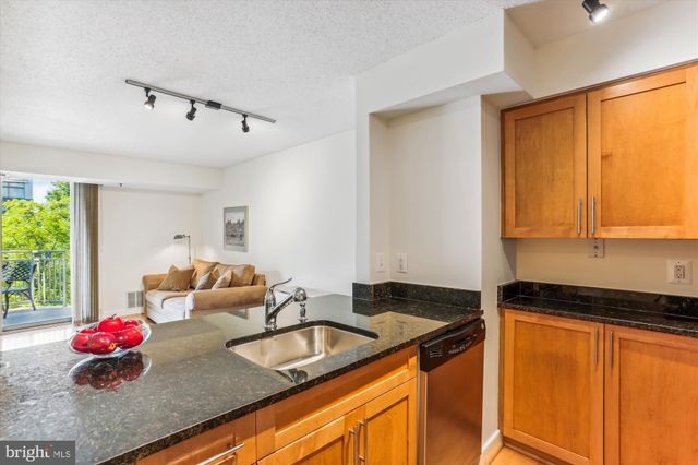 $392,000 | 7500 Woodmont Avenue, Unit S520, Bethesda, MD 20814