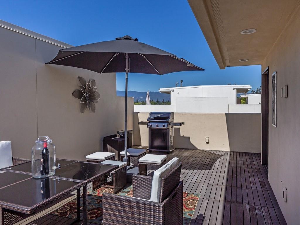 526 Fierro Loop Campbell, CA 95008 - Photo 22 of 27 a work place with a table and chairs