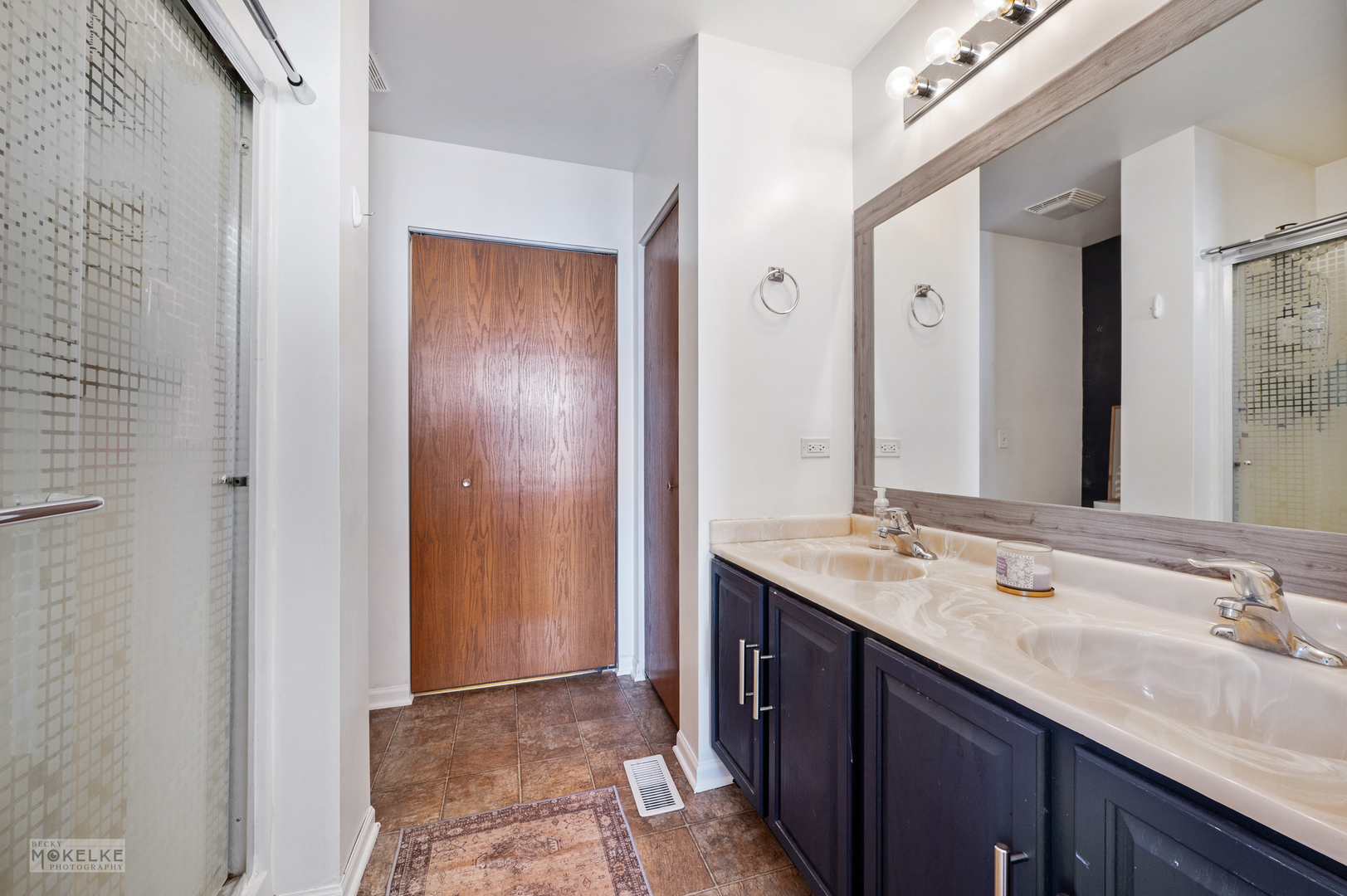 26 Rolling Oaks Road Sugar Grove, IL 60554 - Photo 15 of 25 a bathroom with a sink and a mirror