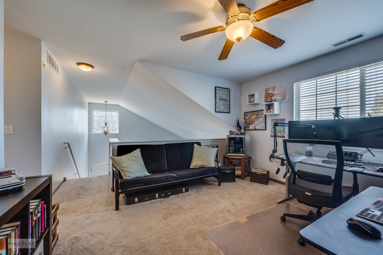 26 Rolling Oaks Road Sugar Grove, IL 60554 - Photo 21 of 25 a living room with furniture gym equipment and a window