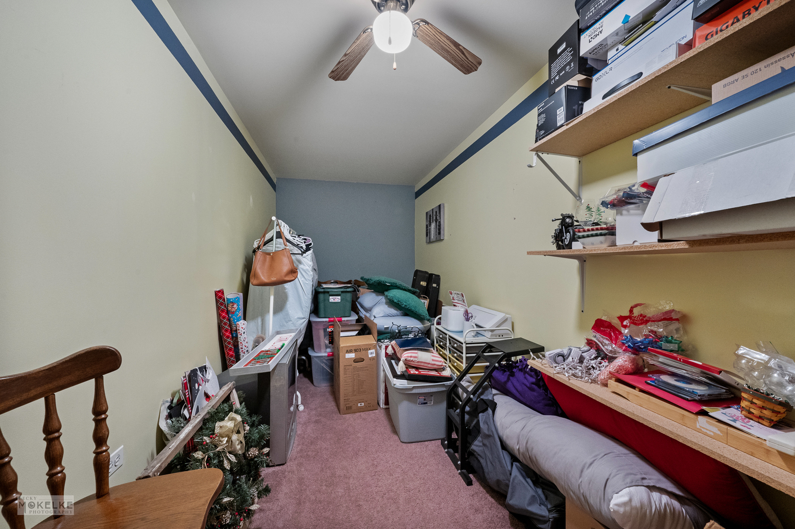 26 Rolling Oaks Road Sugar Grove, IL 60554 - Photo 23 of 25 a workspace with furniture