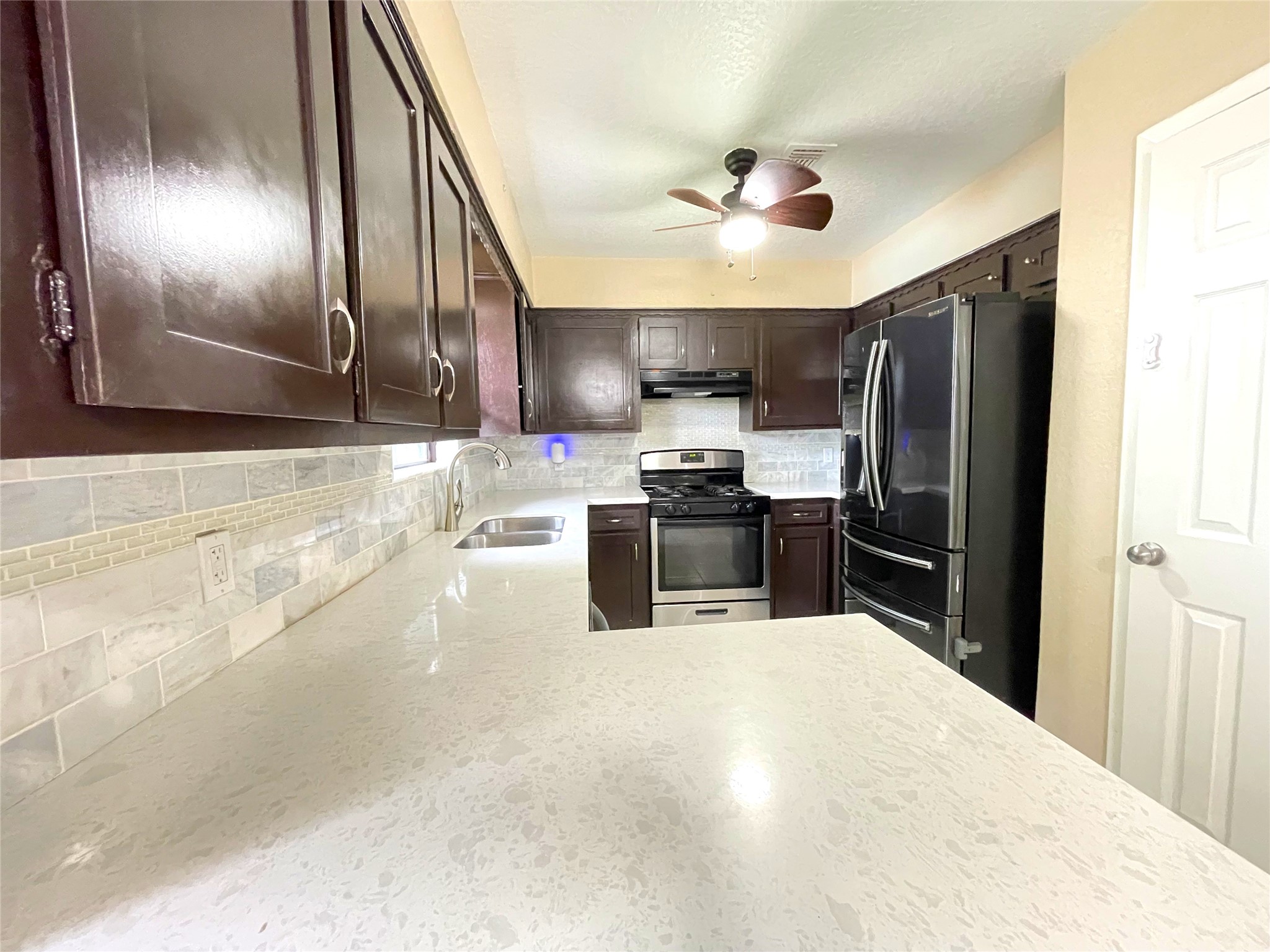 128 Houston Street Angleton, TX 77515 - Photo 2 of 20