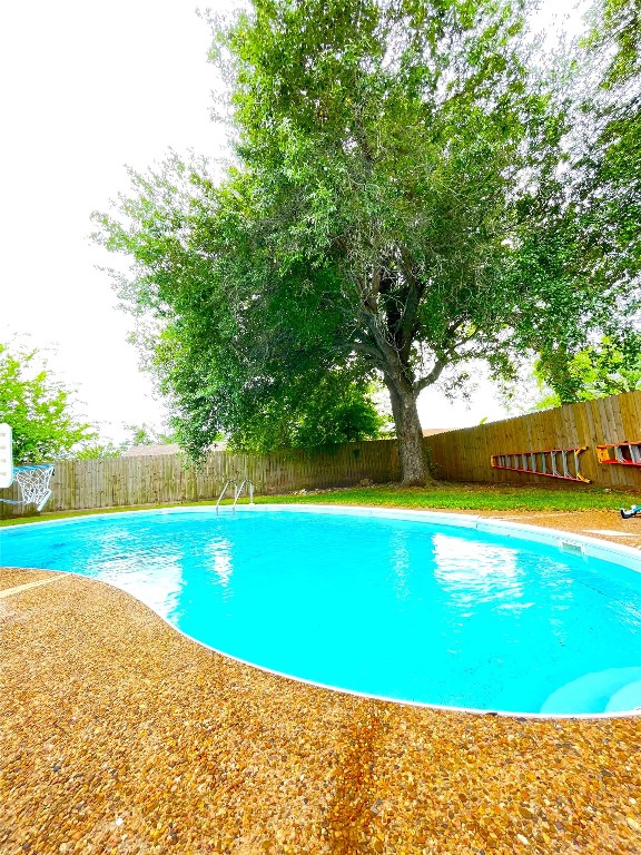 128 Houston Street Angleton, TX 77515 - Photo 9 of 20