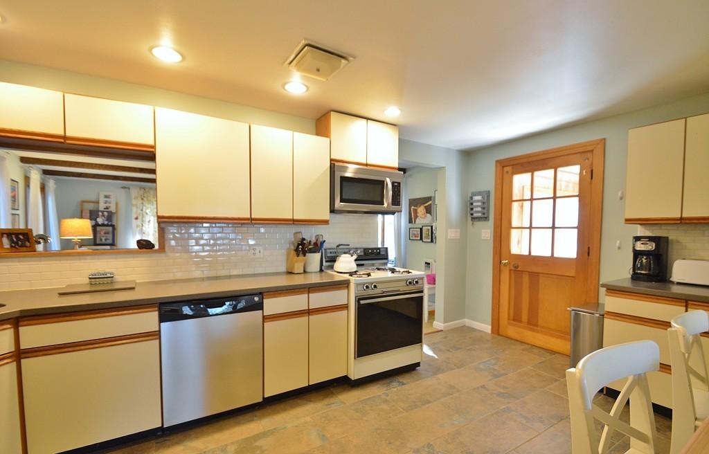 15 Appledor Road Framingham, MA 01701 - Photo 4 of 18 Gallery Image 4
