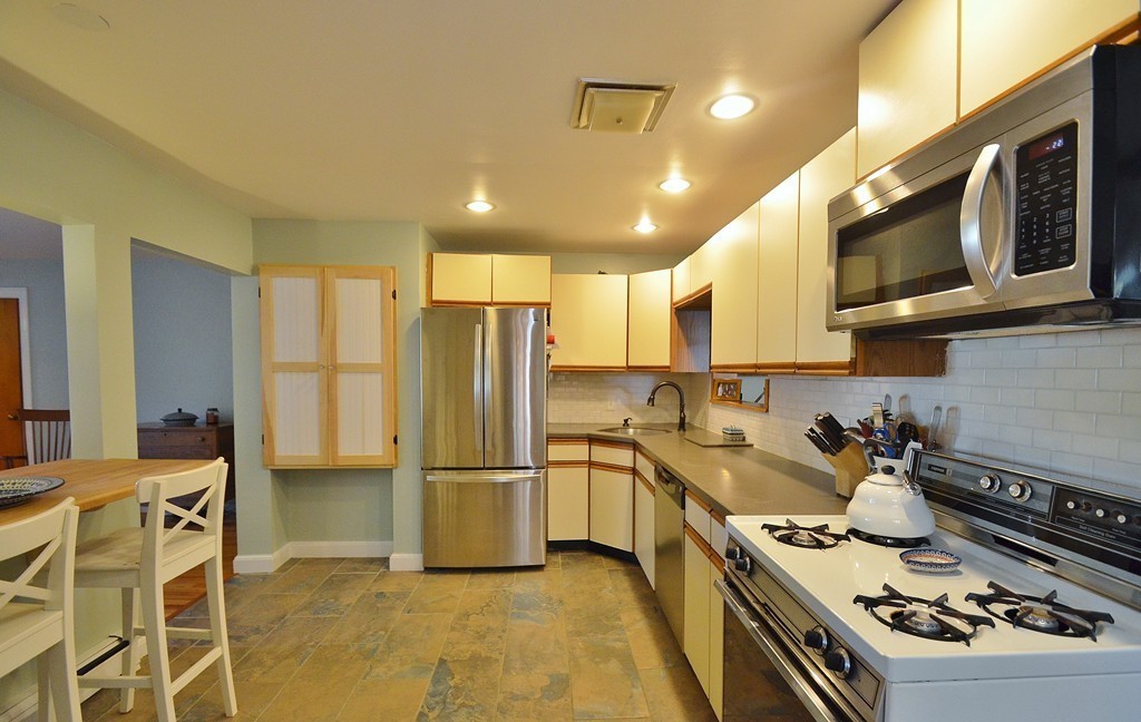 15 Appledor Road Framingham, MA 01701 - Photo 6 of 18 Gallery Image 6