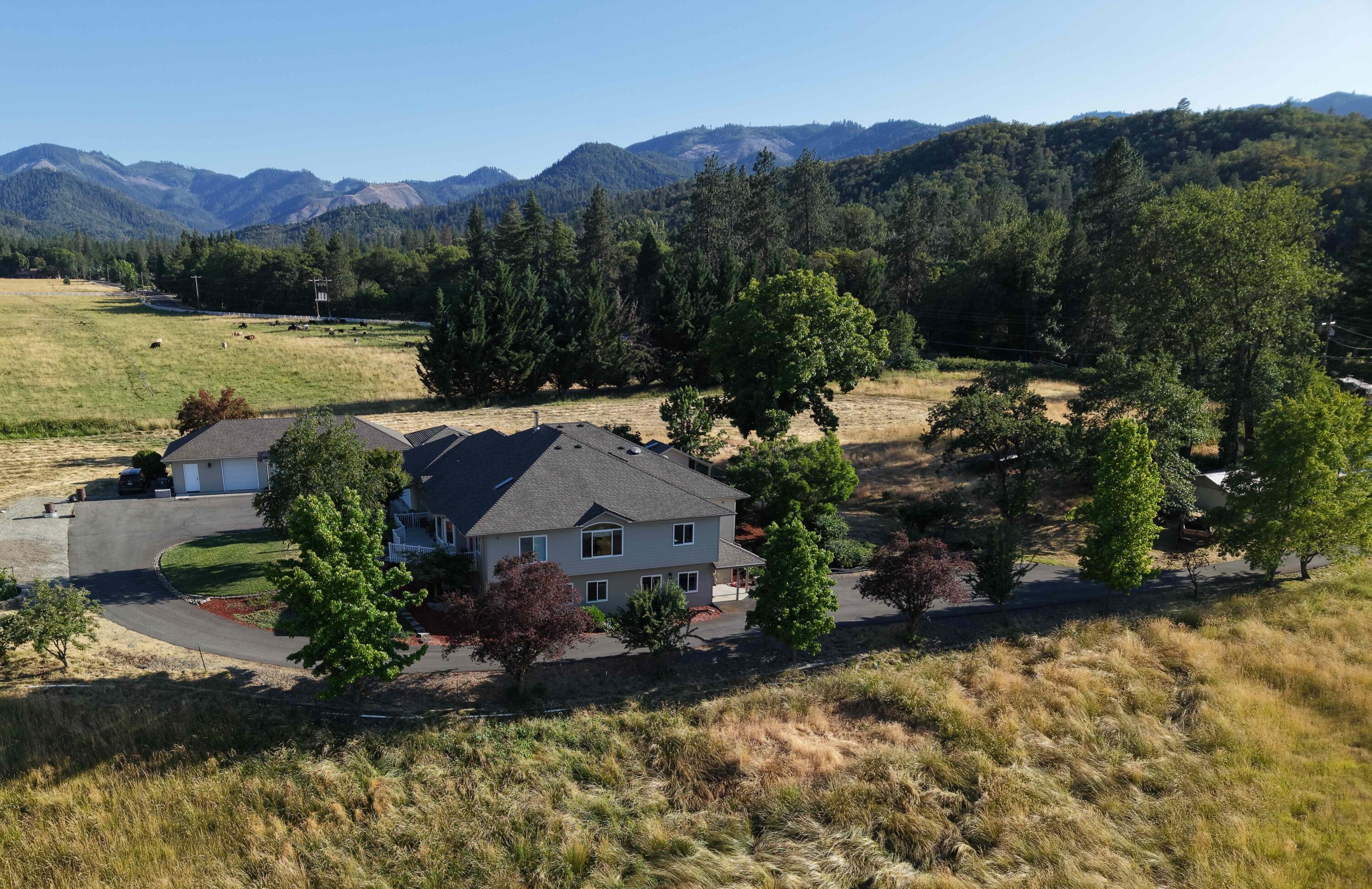 295 Foots Creek Road Gold Hill, OR 97525 - Photo 3 of 33