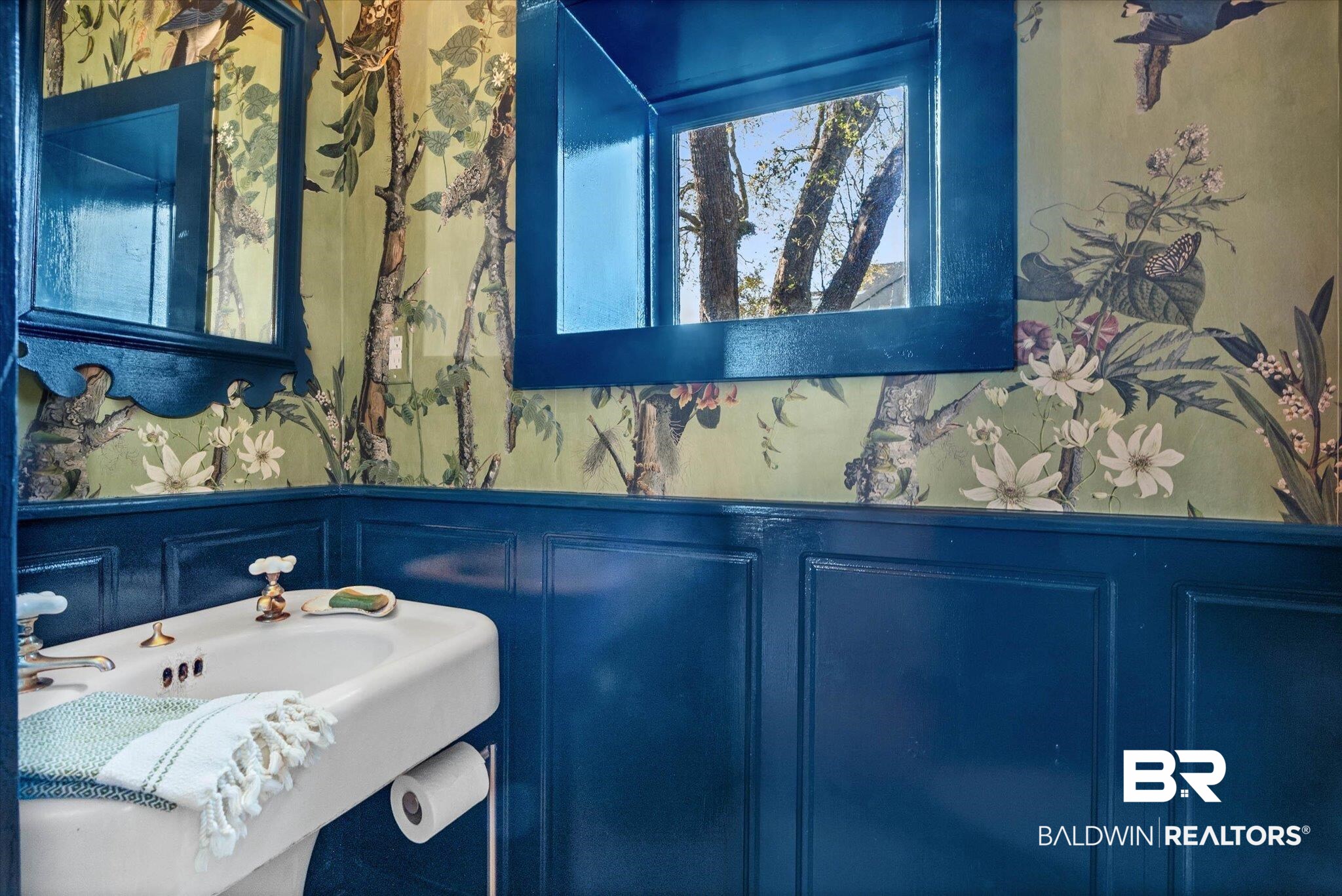 259 North Jackson Street Mobile, AL 36603 - Photo 30 of 42 Bathroom with wallpapered walls
