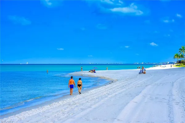 $3,900 | 757 101st Avenue North, Naples, FL 34108