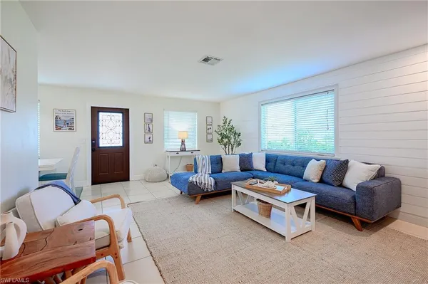 $3,900 | 757 101st Avenue North, Naples, FL 34108