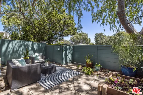 $789,000 | 5383 Village Green, Los Angeles, CA 90016