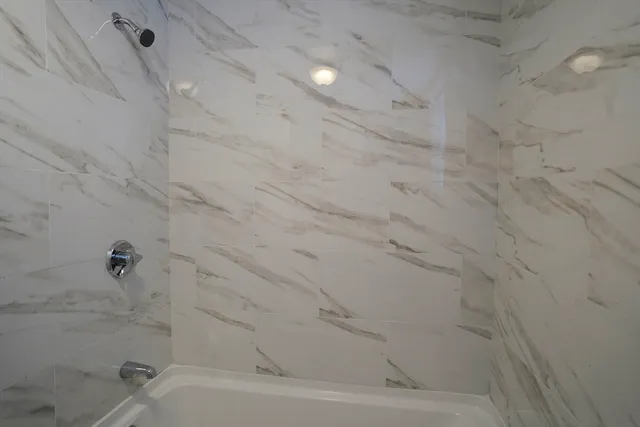 $2,100 | 148 Stevens Street, Unit 8, Lowell, MA 01851