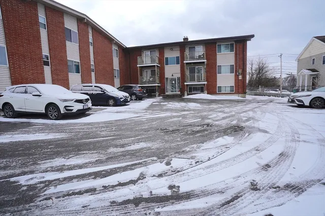 $2,100 | 148 Stevens Street, Unit 8, Lowell, MA 01851