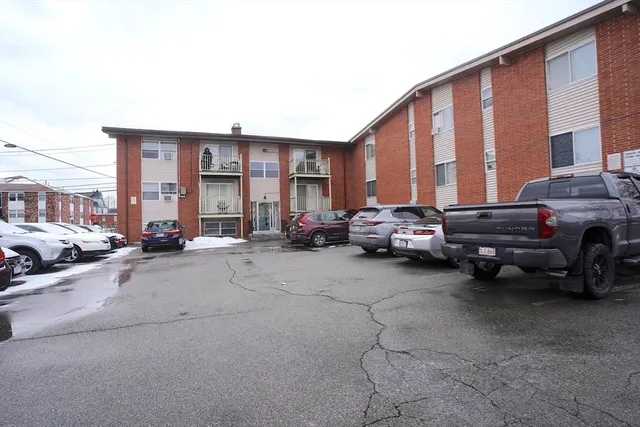 $2,100 | 148 Stevens Street, Unit 8, Lowell, MA 01851