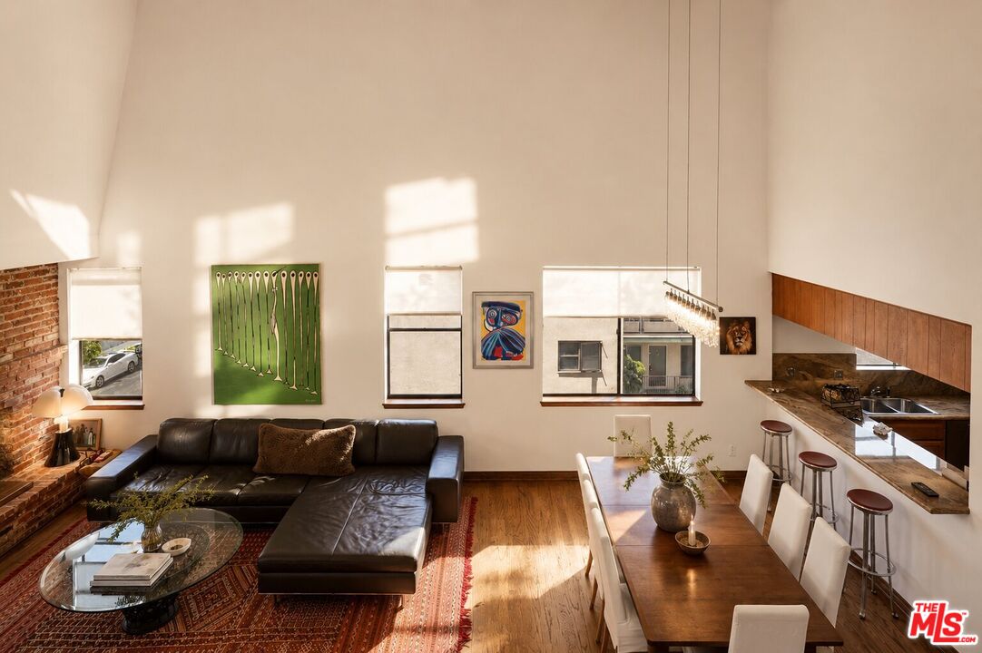 432 South Hamel Road, Unit 303 Los Angeles, CA 90048 - Photo 3 of 26