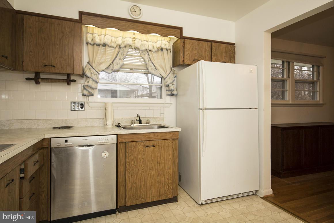 4042 Carthage Road Randallstown, MD 21133 - Photo 11 of 26 Kitchen