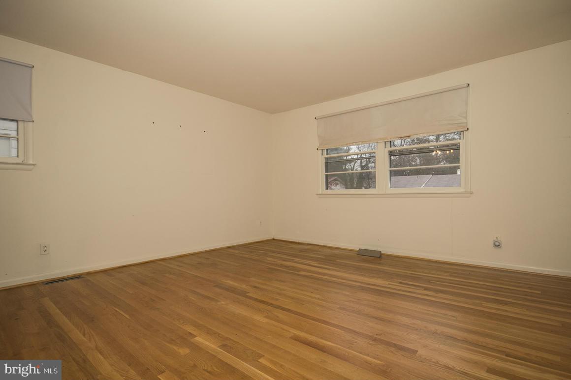4042 Carthage Road Randallstown, MD 21133 - Photo 4 of 26 Living Room