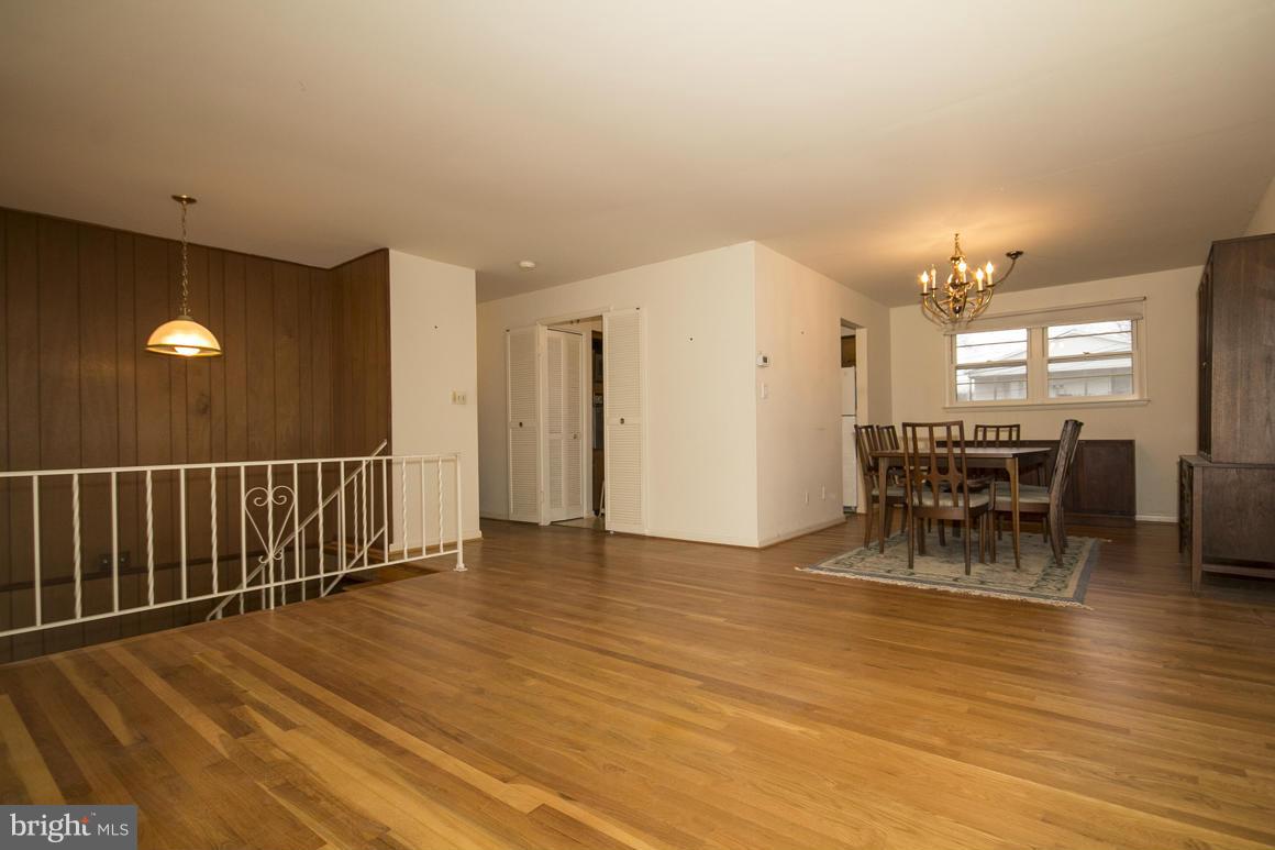 4042 Carthage Road Randallstown, MD 21133 - Photo 6 of 26 Living Room