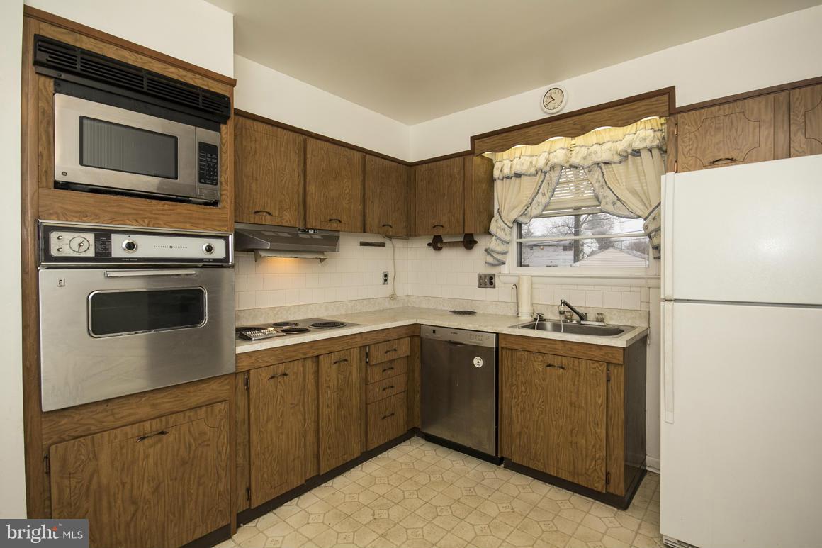4042 Carthage Road Randallstown, MD 21133 - Photo 9 of 26 Kitchen