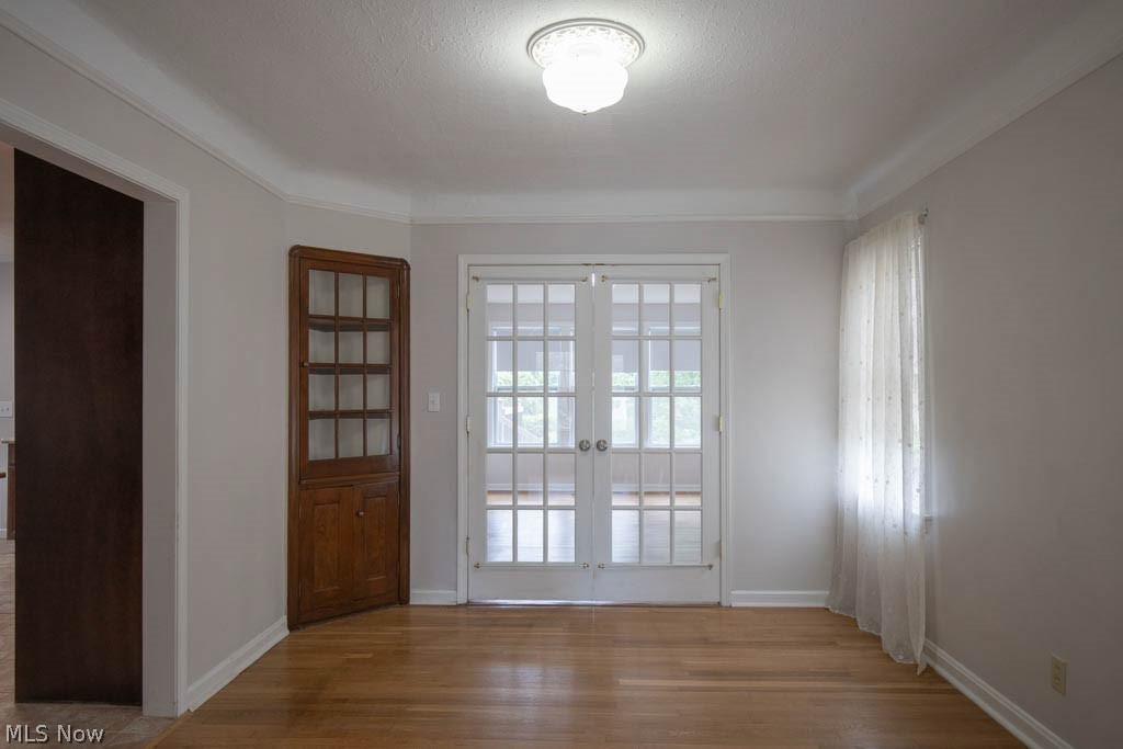 920 Beverly Road Cleveland, OH 44121 - Photo 3 of 29 Formal dining room with a corner built-in cabinet.