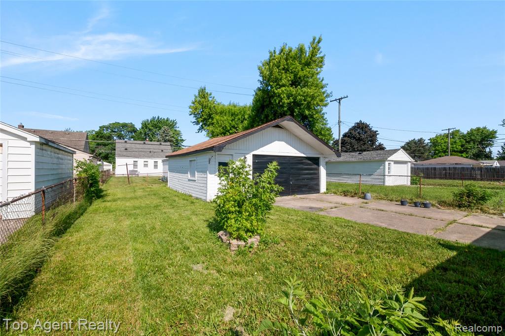 22085 Rausch Avenue Eastpointe, MI 48021 - Photo 34 of 39